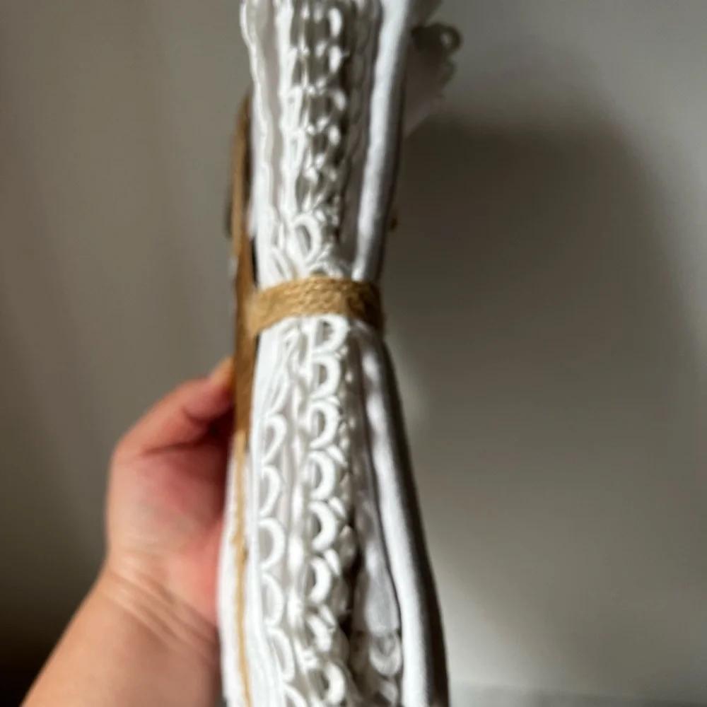 Quality Living White Lace Trim Napkins set of 4
